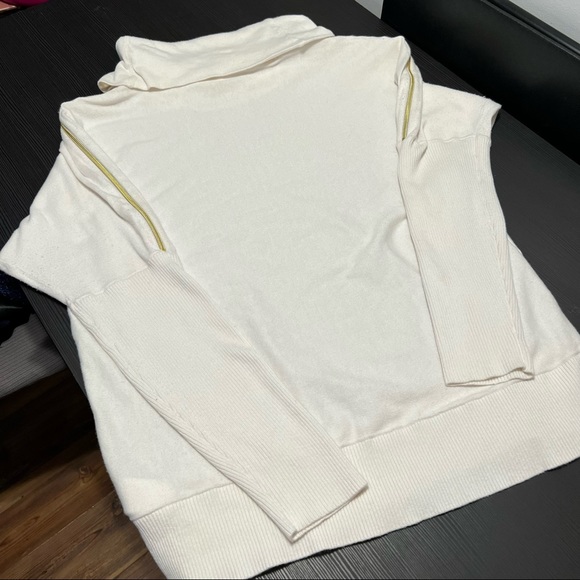 Michael Kors Cowl Neck Sweater with Gold Zipper - Cream/White - Size XL - Picture 3 of 6